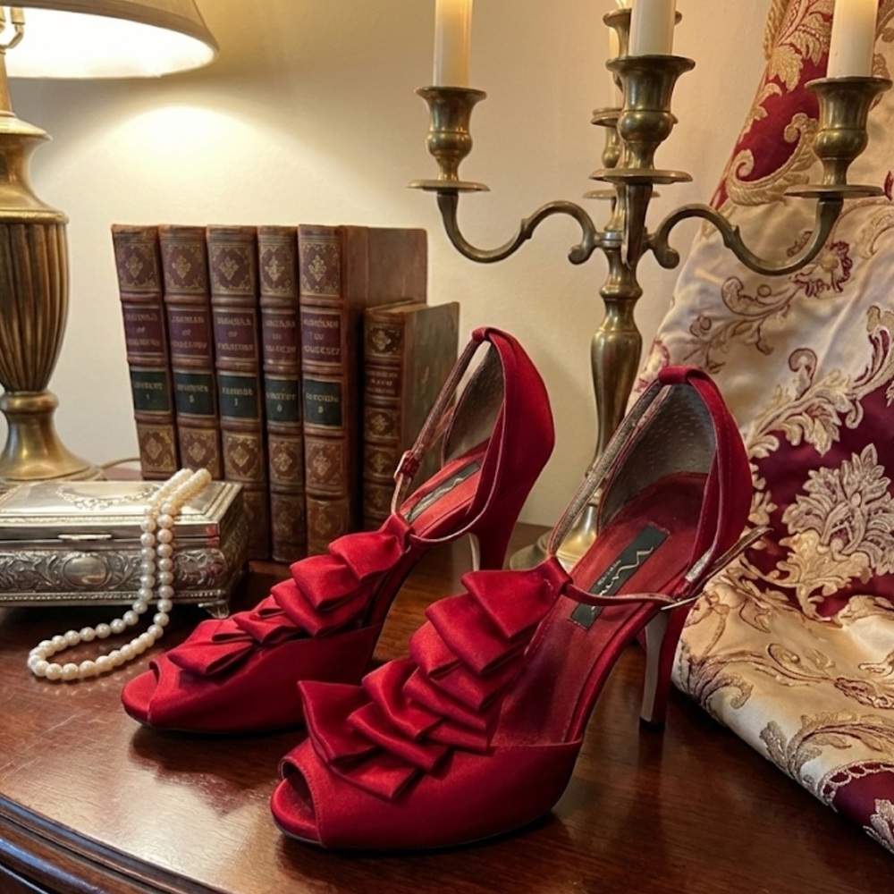 Nina New York Red Satin Ruffle Peep Toe D'Orsay Heels Pumps Size 10M Holiday - Picture 2 of 11